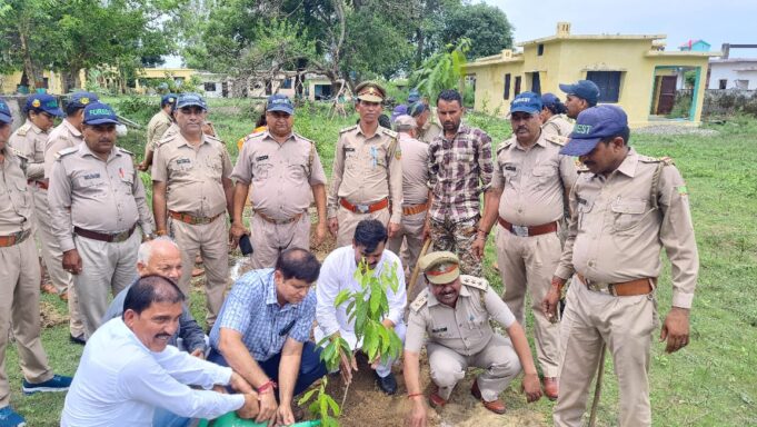 हरिद्वार वन प्रभाग में मनाया गया वन महोत्सव, स्कूली छात्र छात्राओं द्वारा पर्यावरण के संरक्षण व संवर्धन का लिया गया संकल्प