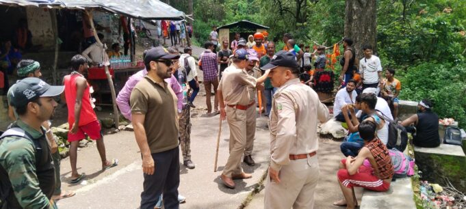 वन्यजीव संरक्षण व संवर्धन को अतिक्रमणकारियों की खुली चुनौती, नीलकंठ पैदल मार्ग पर अवैध दुकाने बनी संकट