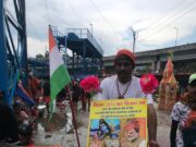 कांवड़ में योगी-मोदी की धूम, जीत की कामना लेकर साईकिल से पहुंचा कांवड़िया।