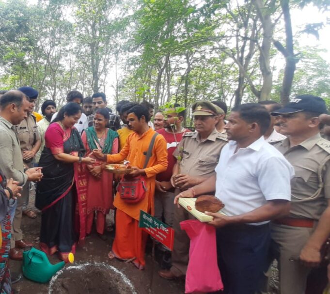 हरेला के तहत राजाजी टाइगर रिजर्व में आयोजित हुए कई कार्यक्रम, पर्यावरण बचाने को लिया गया संकल्प