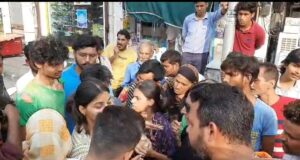 रील बनाते हुए भीख मांगना पड़ा भारी, लोगो ने पकड़ा किया हंगामा