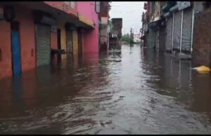 लक्सर क्षेत्र में आई बाढ़ से बिगड़े हालात, रेलवे स्टेशन पर रहने को मजबूर हुए लोग