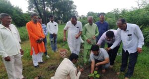 अपनों की याद में पाल समाज ने वृहद स्तर पर किया पौधा रोपण, नगर वन में रोपित किये फलदार व औषधीय वृक्ष