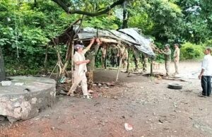 अतिक्रमण पर पार्क महकमें का डंडा, चीला रेंज में अवैध अतिक्रमण हटाया गया