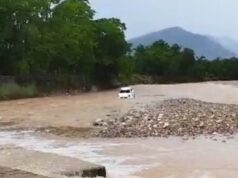 भारी बारिश से हरिद्वार चीला-ऋषिकेश मार्ग बाधित, देर रात रपटे में बहा वाहन, वनकर्मियों ने किया रेस्क्यू