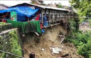 भारी बारिश बनी आफत, चंडी देवी के पास पुश्ता ढहा ,प्रसाशनिक टीम मौके पर