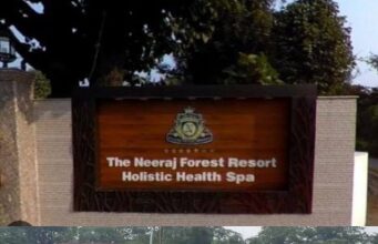 रिसोर्ट पर पुलिस का छापा, कैसीनो ,कैश और महिला डांसरों सहित 27 धरे गए