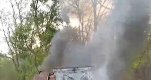 पर्यटकों की जिप्सी में लगी आग, बाल बाल बचे सैलानी