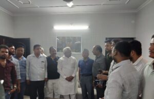 हेल्प डेस्क के माध्यम से निशुल्क मानचित्र पास करने का लेकर हरिद्वार-रुड़की इंजीनियर आर्किटेक्ट एसोसिएशन मदन कौशिक से की मुलाकात