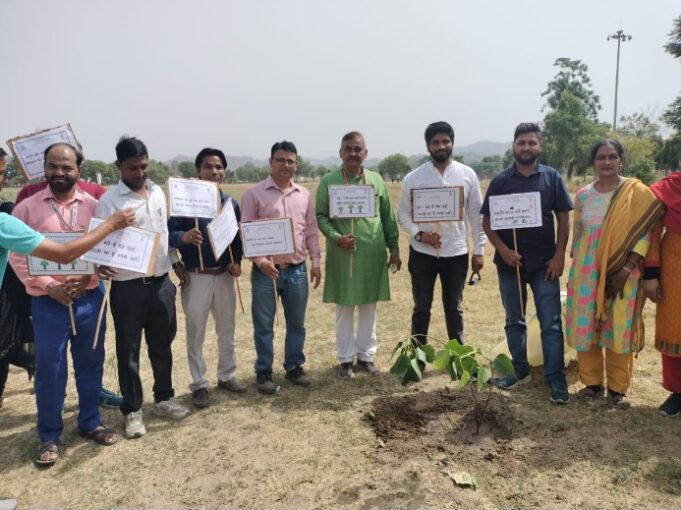 वृक्षारोपण कर दिया पर्यावरण संरक्षण का संदेश