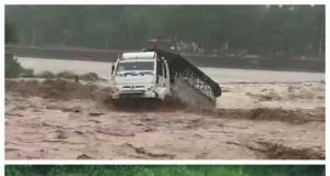 बारिश बनी कहर कहीं बही कार, तो कहीं कांवड़ियों का ट्रक