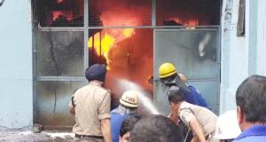 मेटल कोटिंग फैक्ट्री मे लगी आग, कई दमकल गाड़ियों ने पाया आग पर काबू, बड़ा हादसा टला