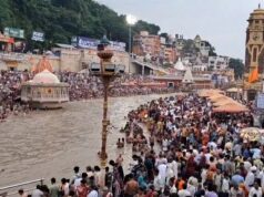 सोमवती अमावस्या स्नान पर उमड़ी भीड़, श्रद्धालु लगा रहे है गंगा मे आस्था की डुबकी