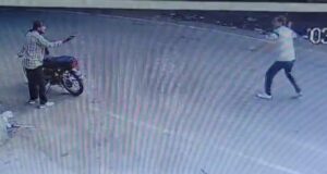 चेन लूट का वीडियो वायरल, गोली चलता हुआ दिखा बदमाश