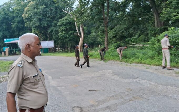 वाइल्ड लाइफ वीक के तहत कई रेंजो ने चलाया सफाई अभियान, स्थानीय लोगो व छात्र छात्राओं ने स्वछता मिशन को सफल बनाने का लिया संकल्प