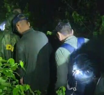 जंगल मे भटके युवकों को एसडीआरफ व राजाजी प्रसाशन ने किया रेसक्यू