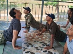 योग दिवस पर विभिन्न स्थानों पर लोगो ने किया योगाभ्यास,वन कर्मियों ने भी लिया स्वस्थ्य रहने का संकल्प